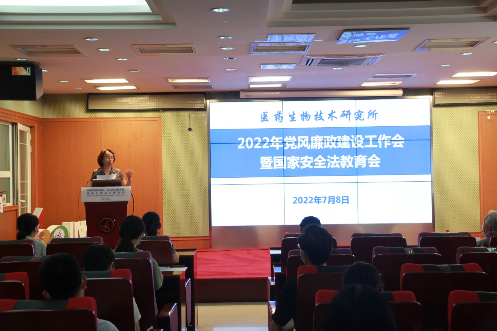 贾书记全景.jpg 贾书记全景.jpg