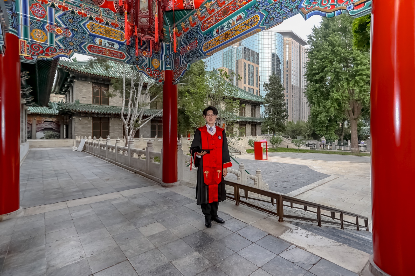 栏杆男.jpg 栏杆男.jpg