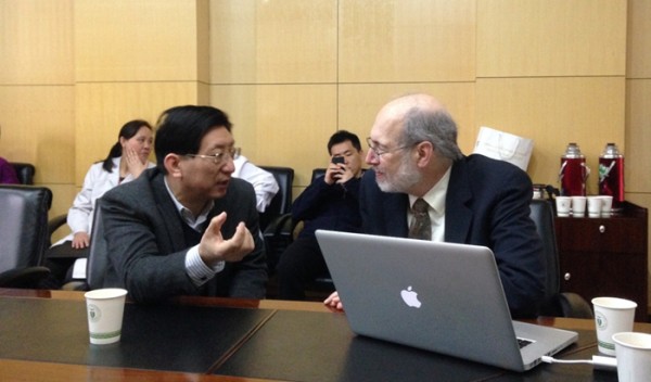 耶鲁大学医学院Rizzolo教授来访beat365并进行课程改革讲座1