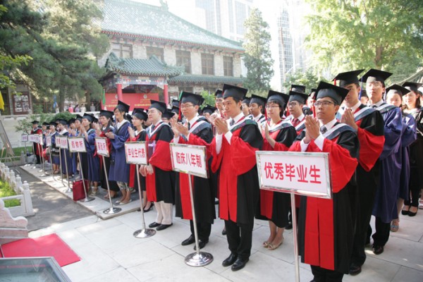 beat365手机版官网隆重举行2014年毕业典礼暨学位授予仪式9